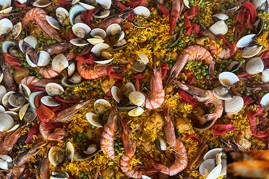 paella preparee par traiteur paella de carmen